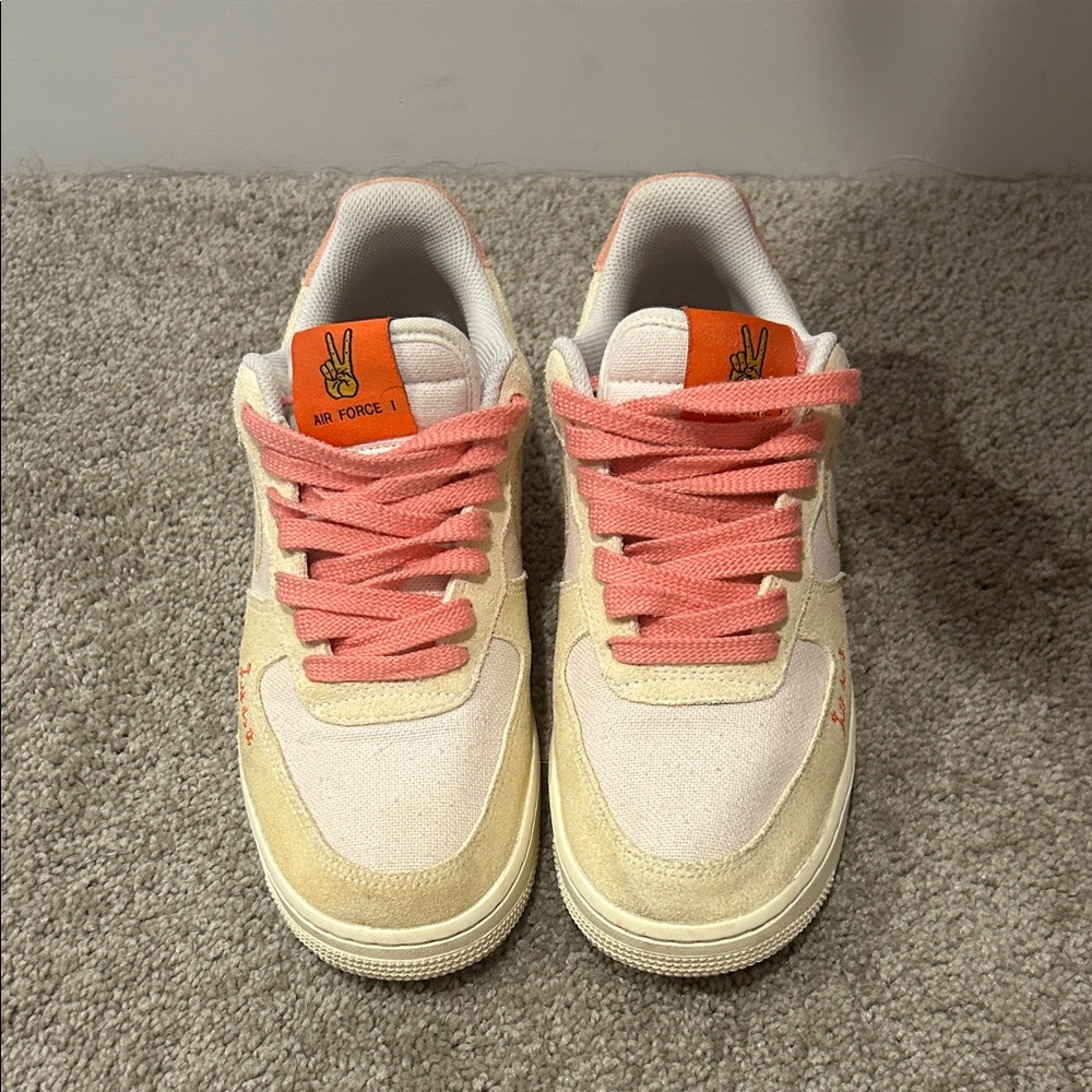 Nike Air Force 1 Sneakers - Cream and Pink
